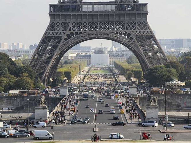 Torre Eiffel cierra, hay huelga de agentes de seguridad